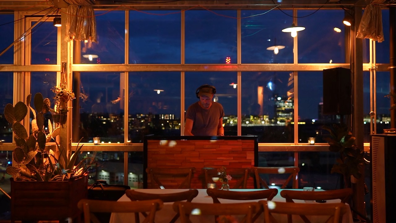 Restaurant overlooking New York